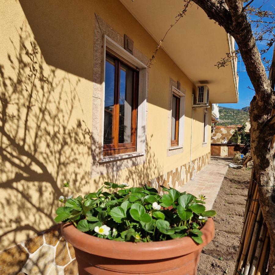 Appartamento Casa Vostra Bosa Exteriör bild
