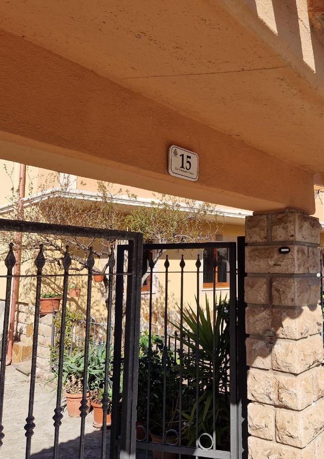 Appartamento Casa Vostra Bosa Exteriör bild